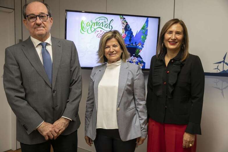 José Carlos Naranjo, Inmaculada Medina y Mapi Quintana, durante la firma del acuerdo (Foto Quique Curbelo)